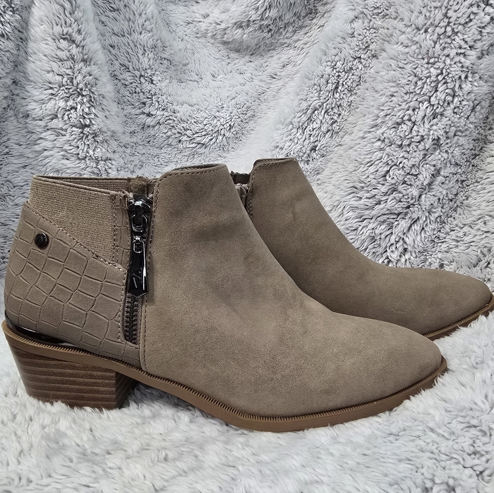 Simply Vera Wang Tan Ankle Boots